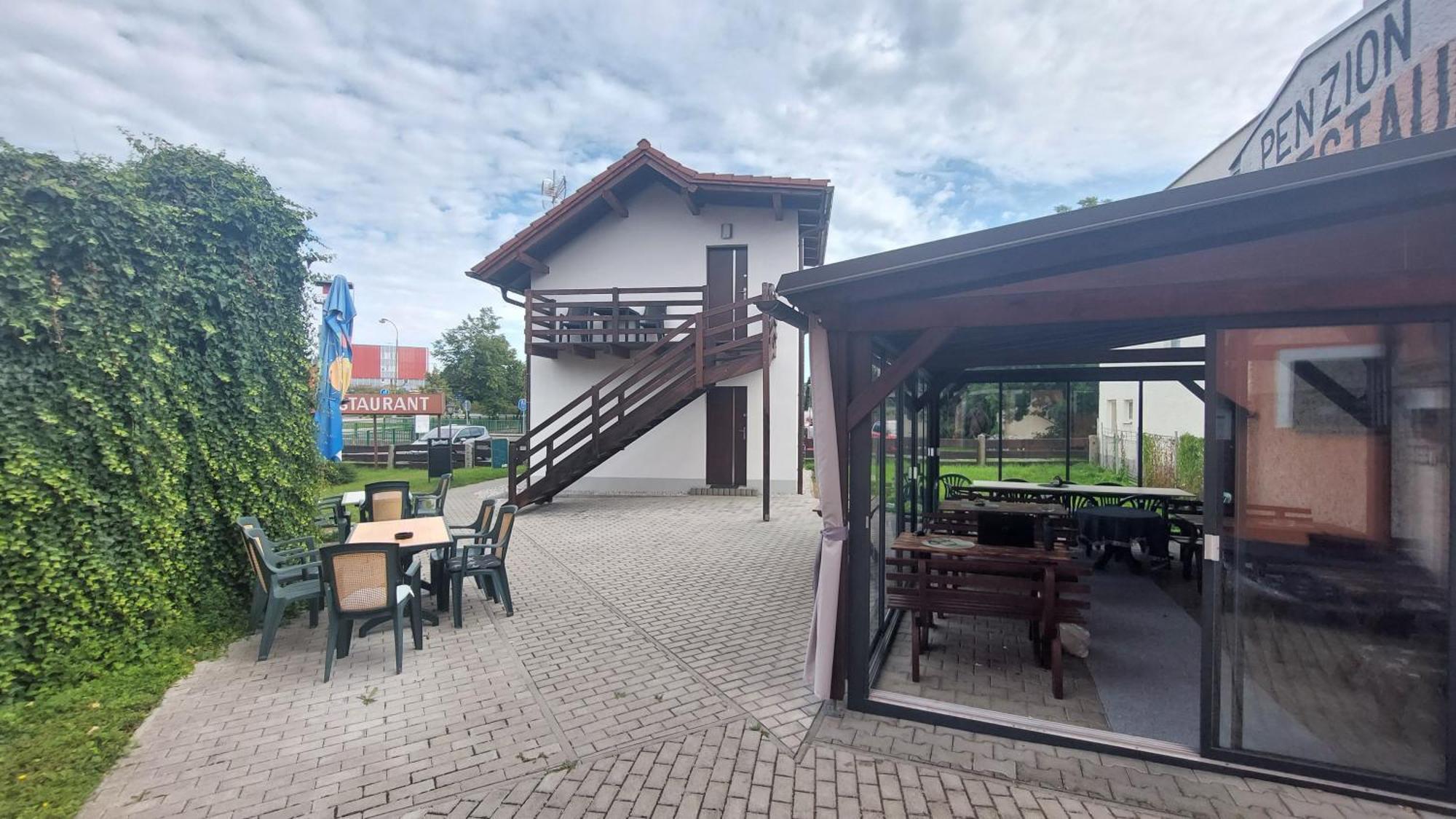 Penzion A Restaurace U Strnada Klatovy Exterior foto