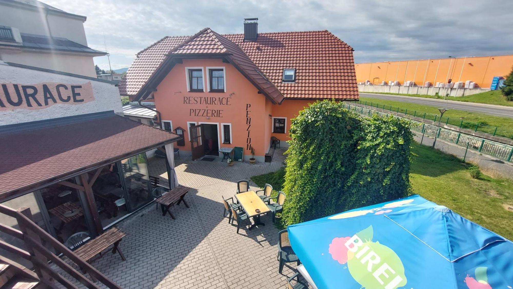 Penzion A Restaurace U Strnada Klatovy Exterior foto