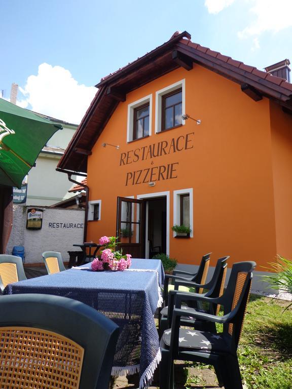 Penzion A Restaurace U Strnada Klatovy Exterior foto